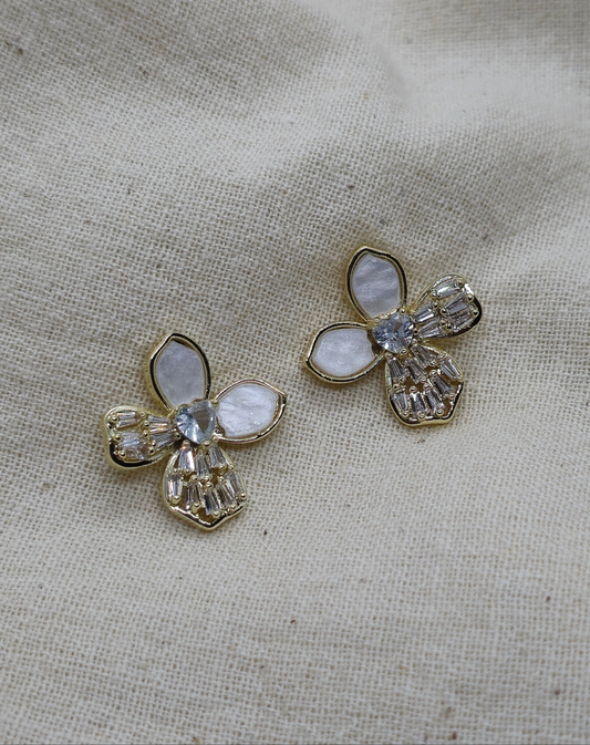 Dainty Floral Studs K119