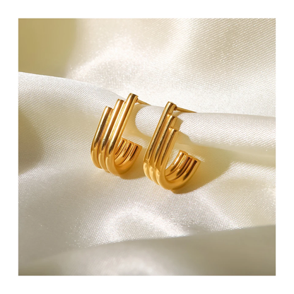 Noir Dainty Studs K121