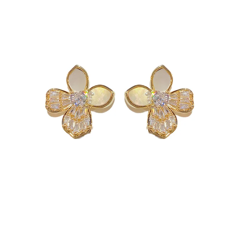 Dainty Floral Studs K119