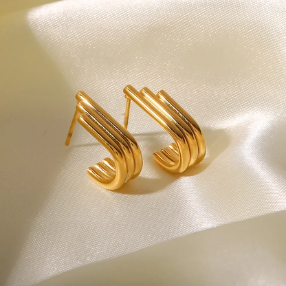 Noir Dainty Studs K121